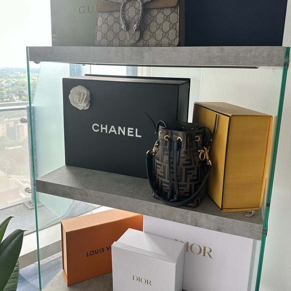 Authentic large Chanel Boy Bag in black calfskin. Comes with full set. - Picture 10 of 12